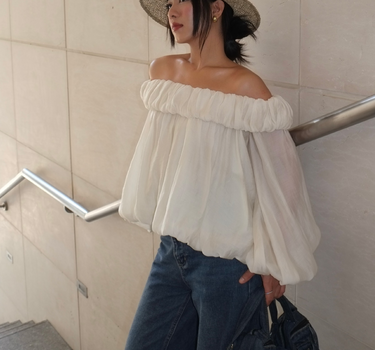 Cloudy Off-Shoulder Top - Cream