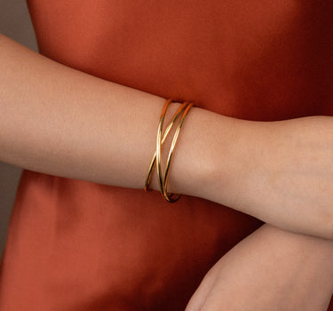 Gentle arc cuff bracelet